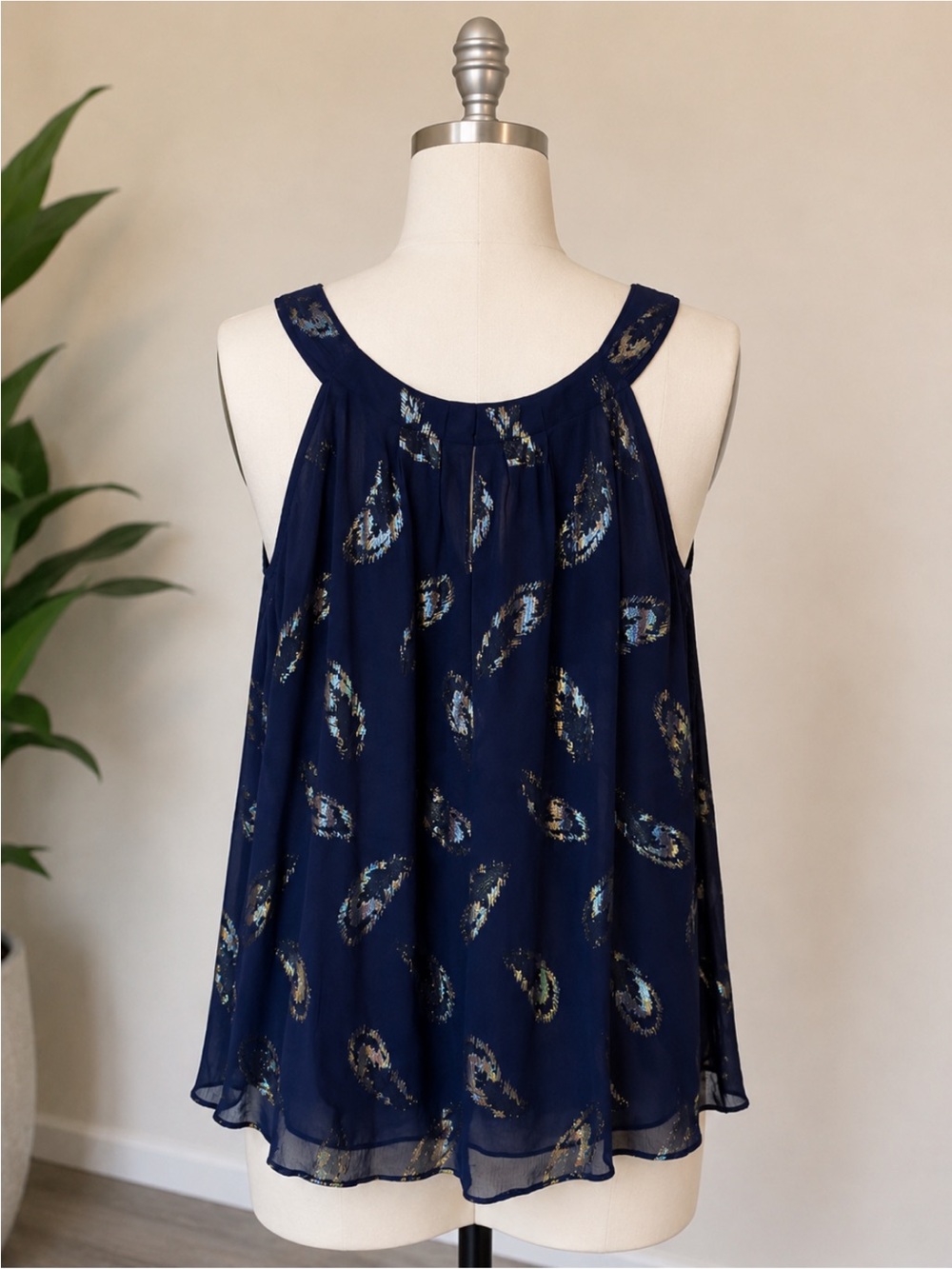 White House Black Market Silk Paisley Camisole Size XL - Picture 3 of 4
